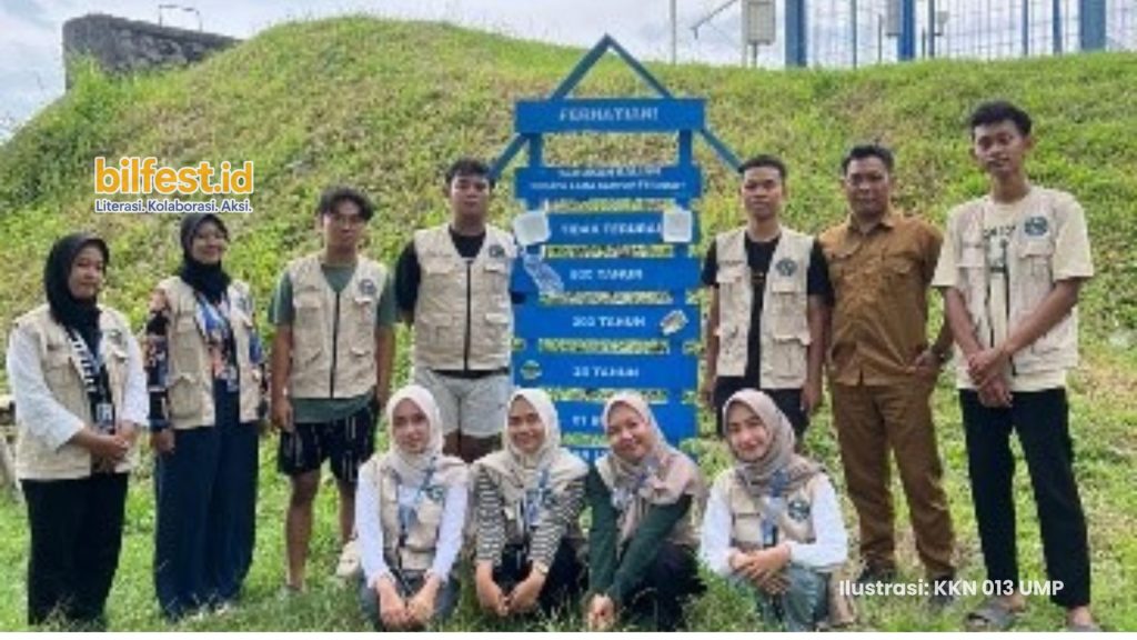 Lawan Sampah dengan Data, Mahasiswa KKN 013 UMP Pasang Plang Edukasi Dekomposisi di Tipar Kidul