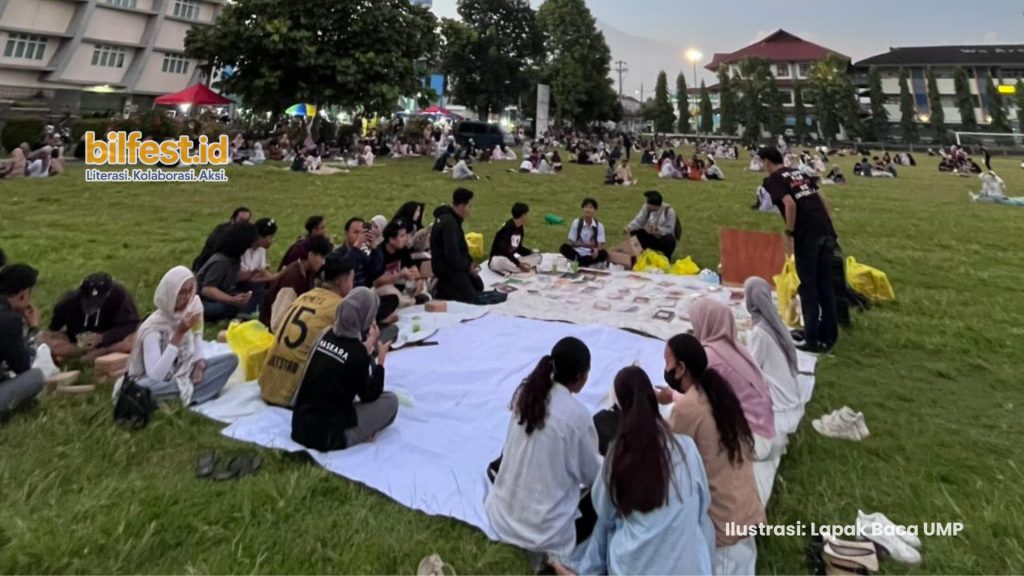 Lapak Baca UMP: Aksi Berbagi Takjil dan Diskusi Publik Sambut Hari Perempuan Internasional