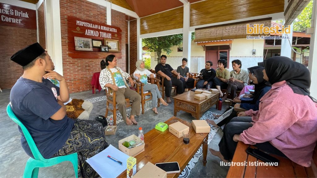 Founder BIL Fest Juguran Sore Bersama Peserta Belajar Bersama Maestro