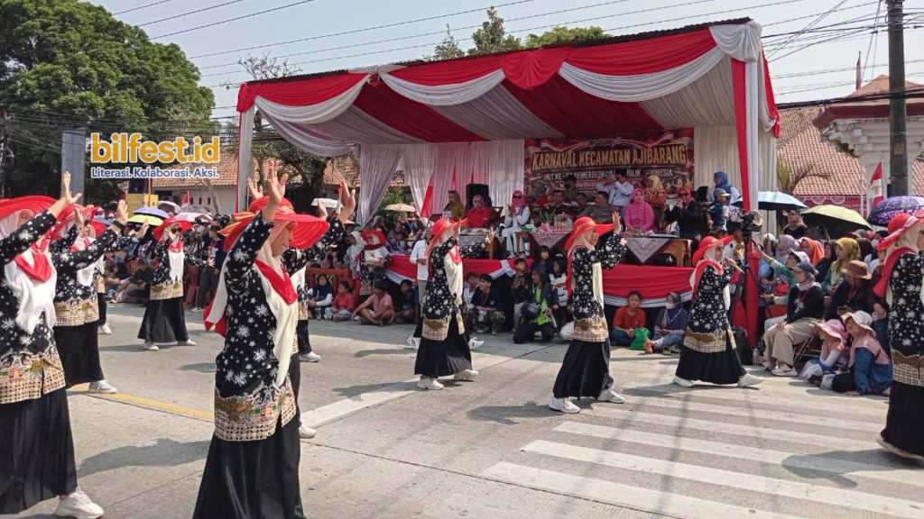 Kecamatan Ajibarang Meriahkan HUT ke-81 RI dengan Karnaval