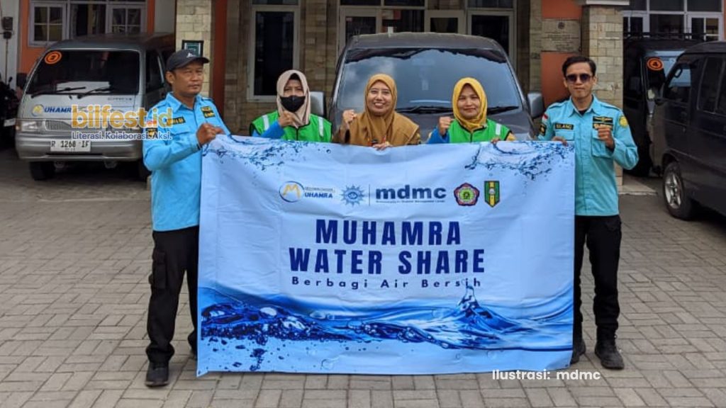 Meski Terdampak Kekeringan, SMP Muhammadiyah Rawalo Tetap Salurkan Bantuan Air Bersih